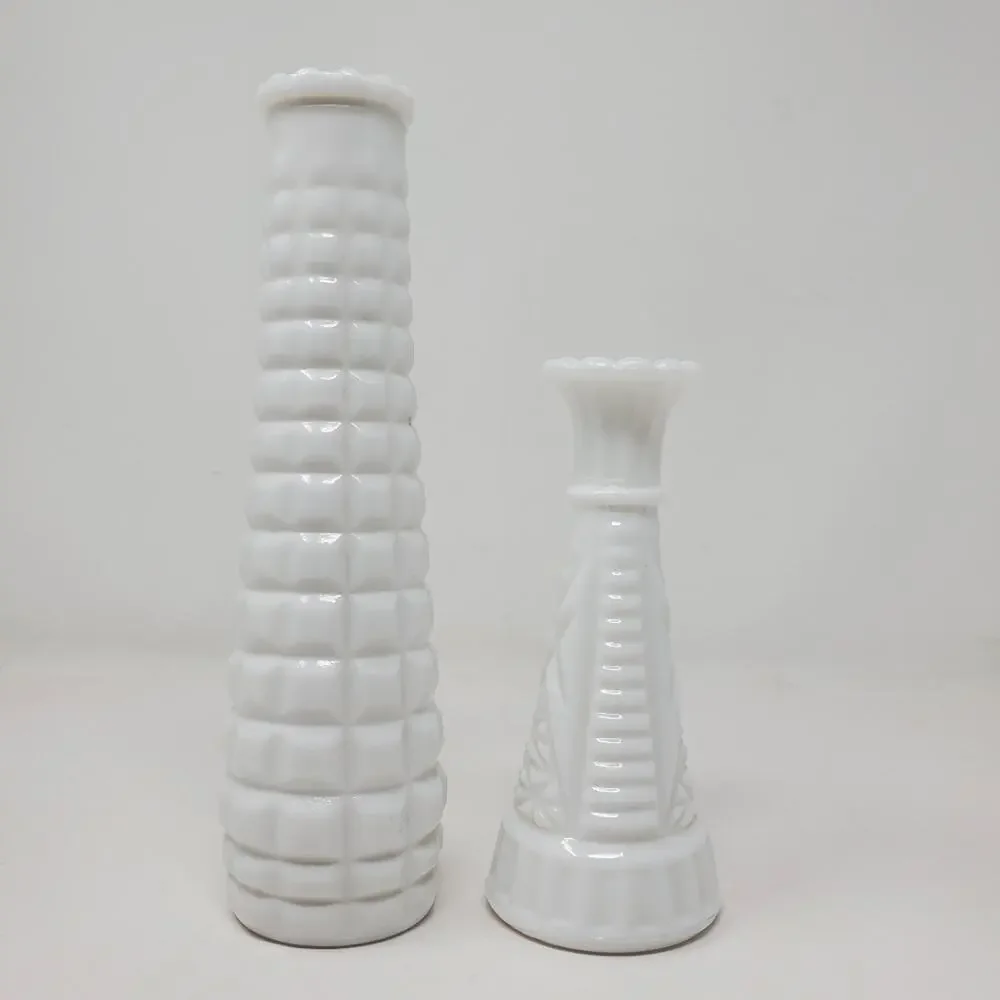 Vintage Set of 2 White Milkglass vase/budvase In Great condition 6